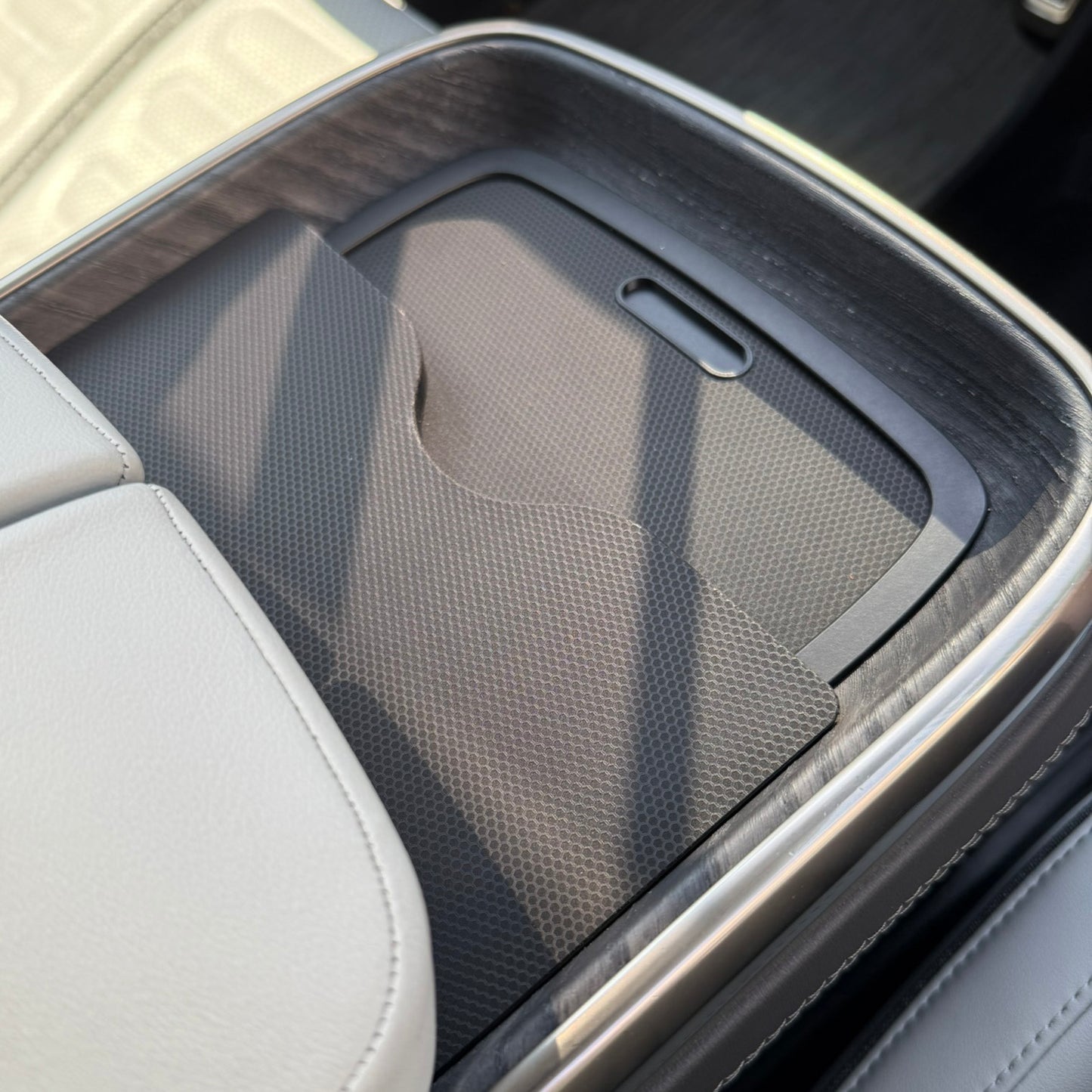 StowNCharge - Drive, Stow, Charge: Your MagSafe Solution for the Open Road
