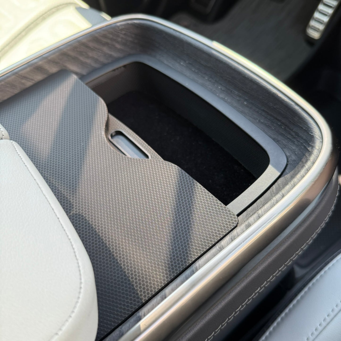 StowNCharge - Drive, Stow, Charge: Your MagSafe Solution for the Open Road